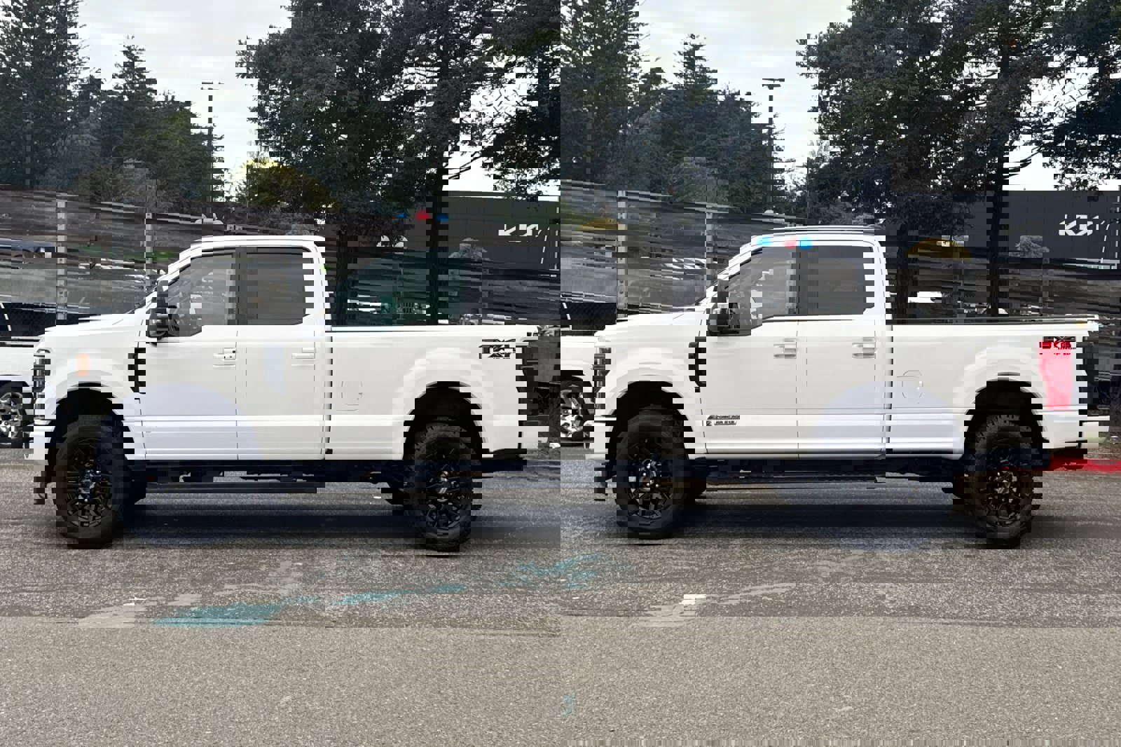 Certified 2022 Ford F350 Lariat w/ Black Appearance Package image 7