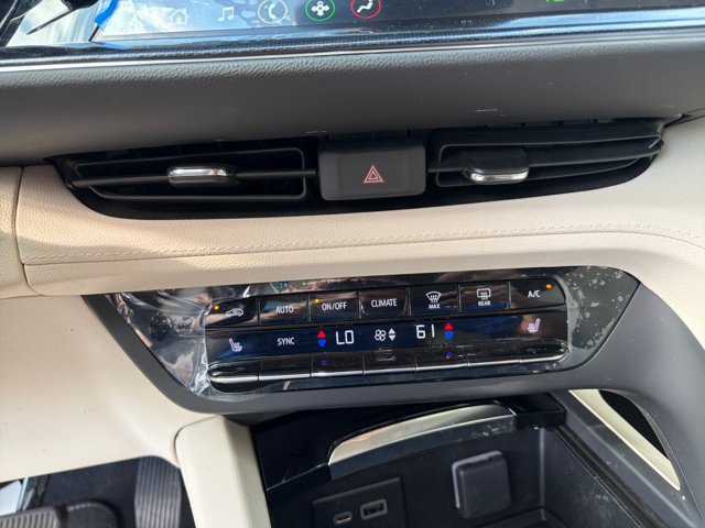 Used 2023 Buick Envision Essence AWD/4WD image 18