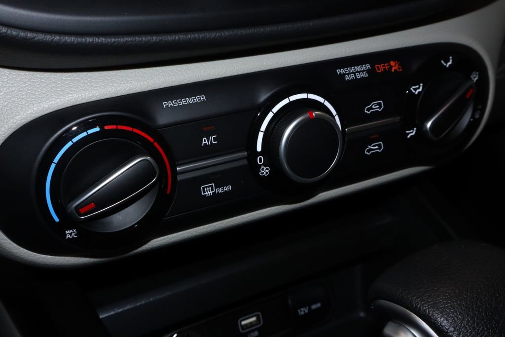 Used 2025 Kia Soul LX w/ LX Technology Package image 29