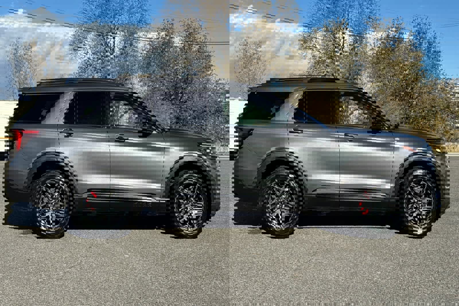 Certified 2025 Ford Explorer ST-Line w/ ST-Line Street Pack image 6