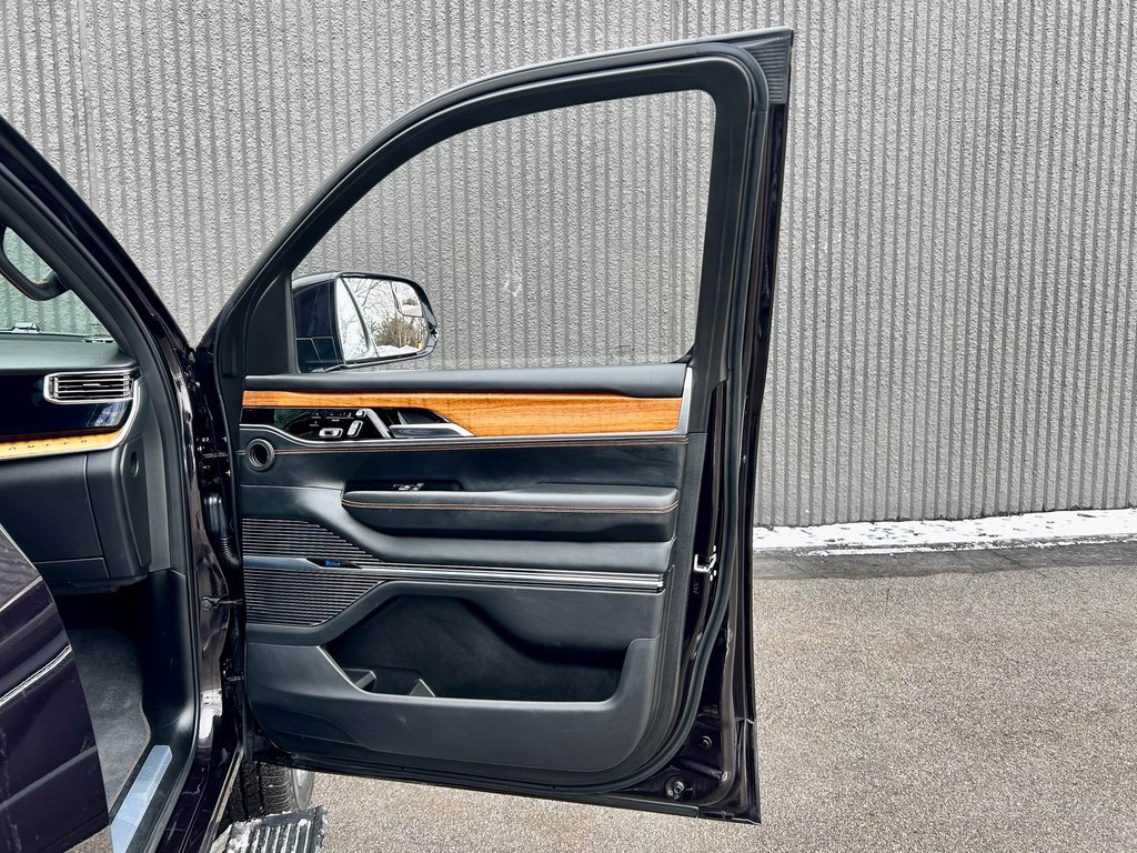 Used 2022 Jeep Grand Wagoneer Series III w/ Rear Seat Video Group 1 image 23