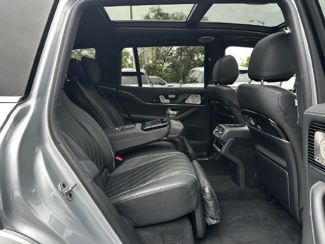 Used 2024 Mercedes-Benz Maybach GLS 600 4MATIC image 39