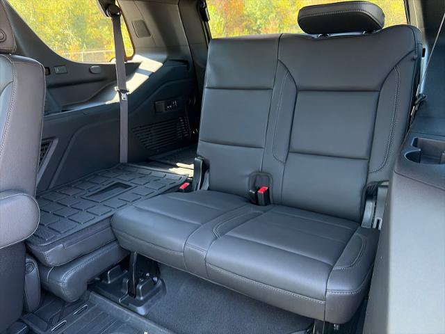 Used 2023 Chevrolet Tahoe Z71 w/ Luxury Package AWD/4WD image 18