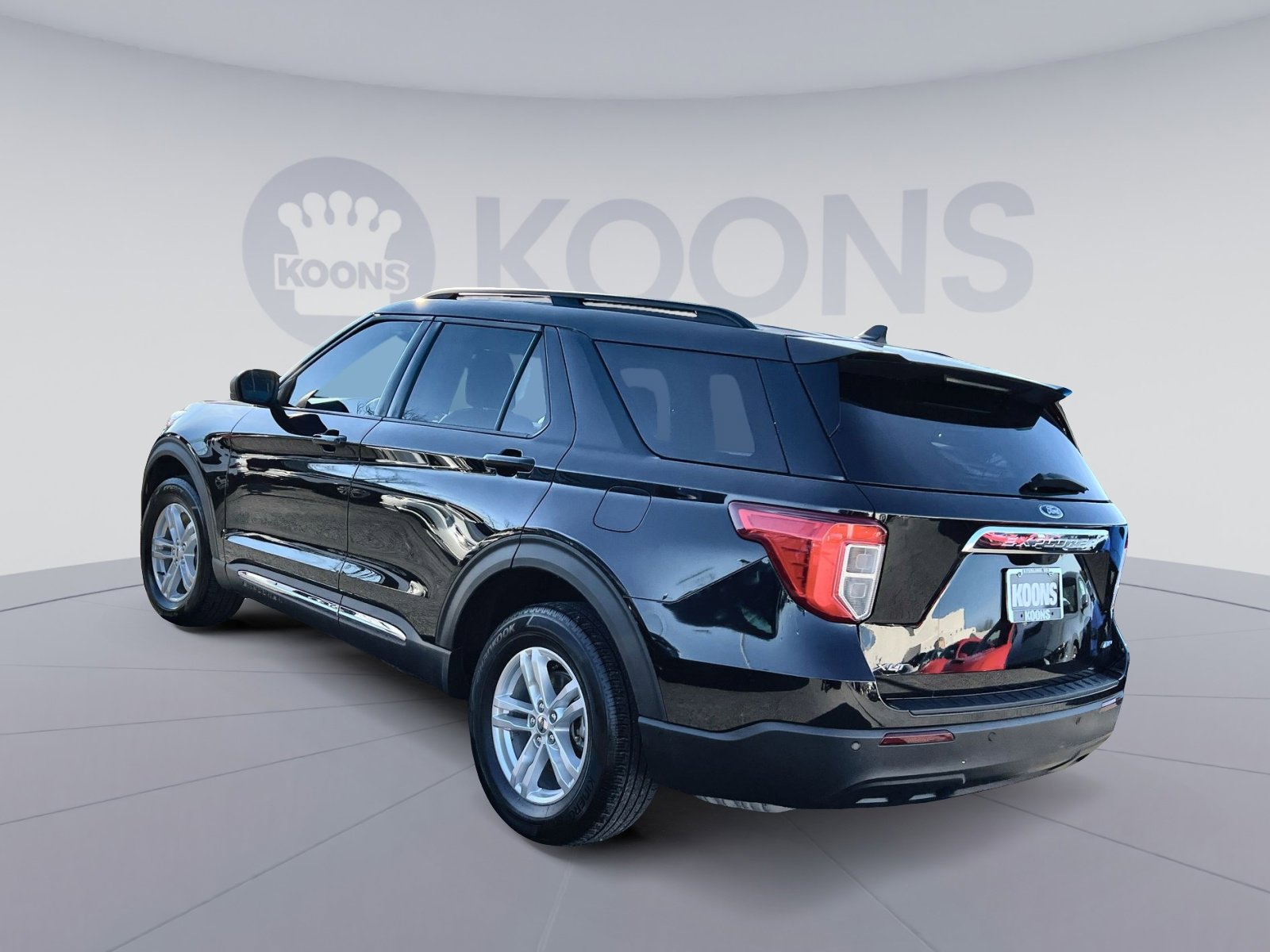 Certified 2023 Ford Explorer XLT image 4