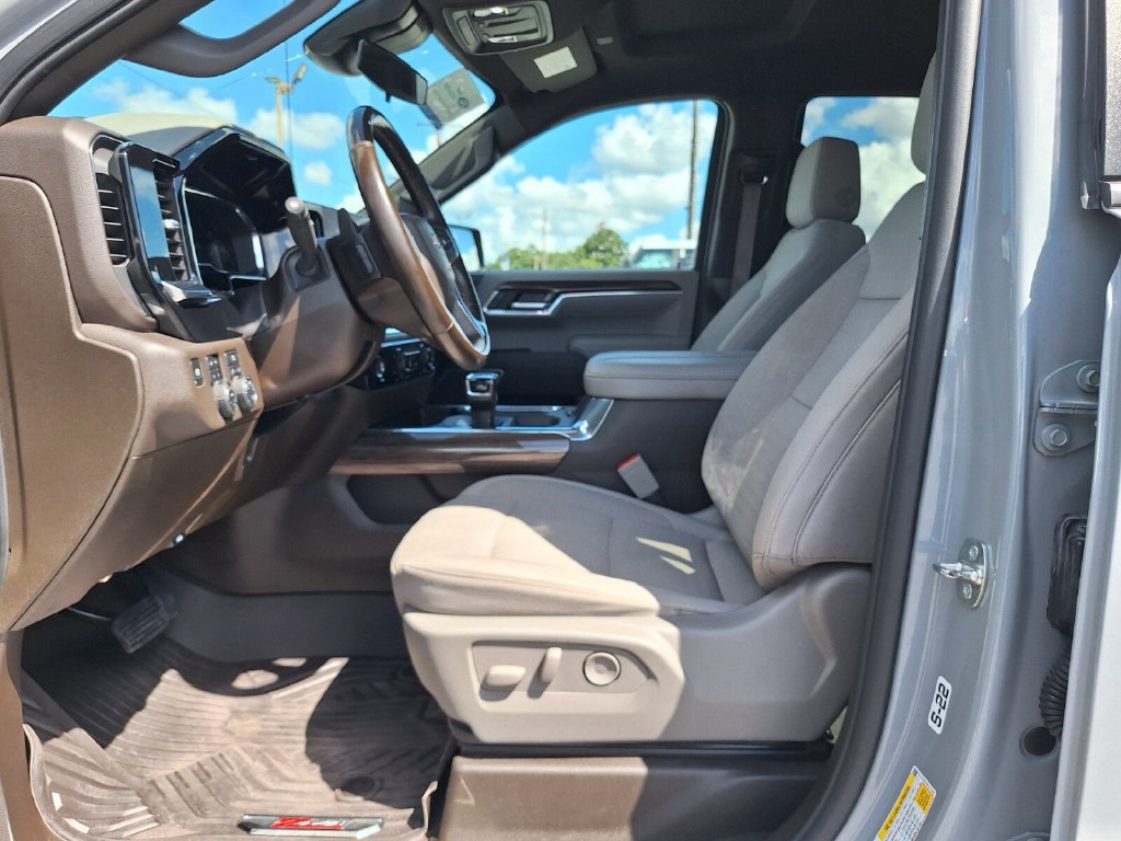 Used 2024 Chevrolet Silverado 1500 LT AWD/4WD image 11