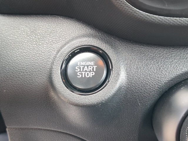 Used 2025 Hyundai Venue SEL FWD image 17