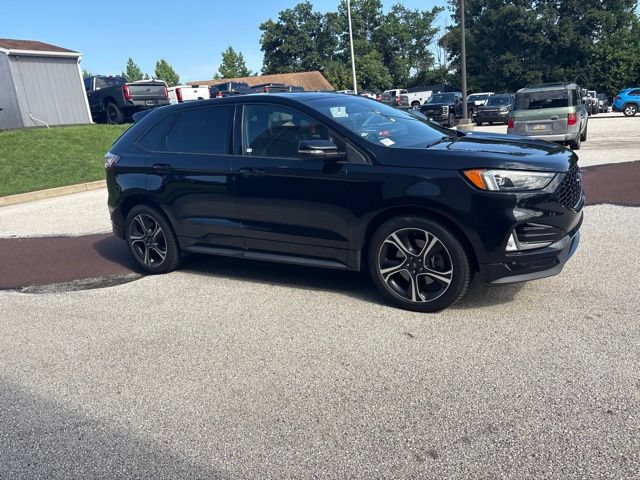 Certified 2019 Ford Edge ST w/ Cold Weather Package AWD/4WD image 16