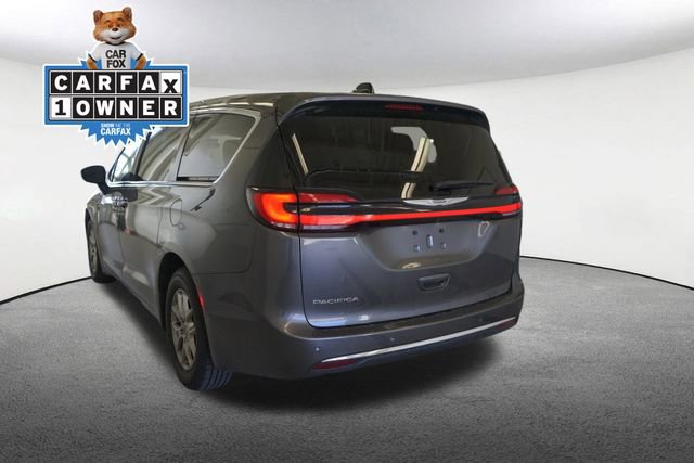 Used 2023 Chrysler Pacifica Touring-L FWD image 11