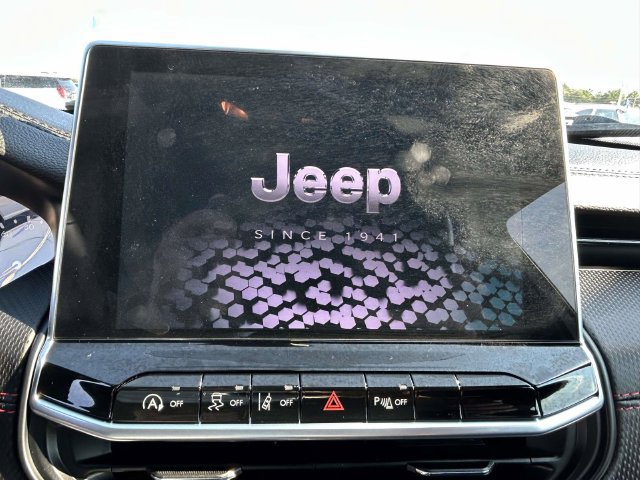Used 2026 Jeep Compass Trailhawk AWD/4WD image 21