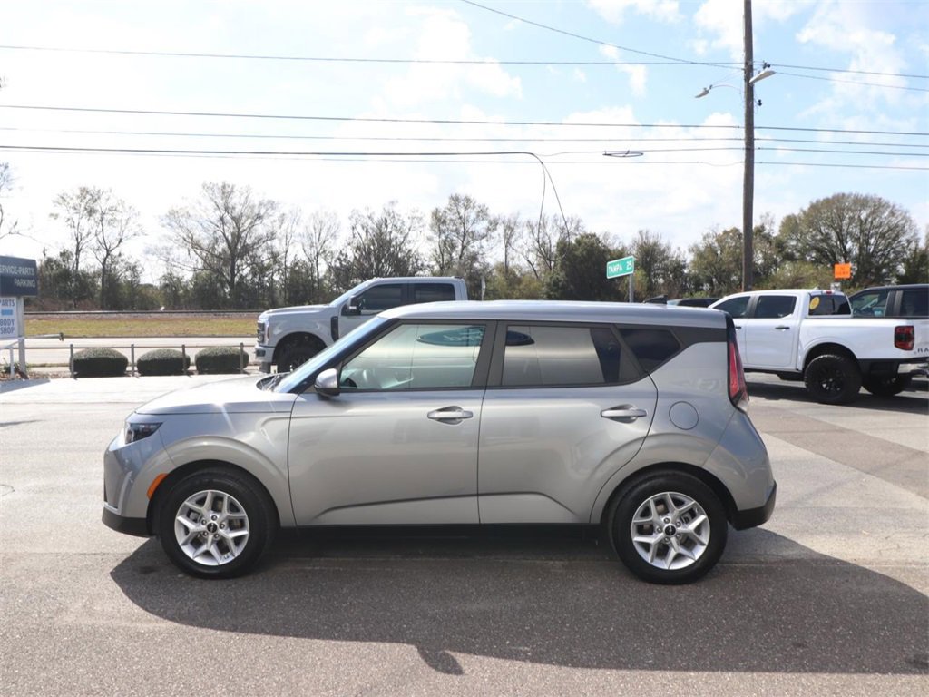 Used 2025 Kia Soul LX w/ LX Technology Package image 2
