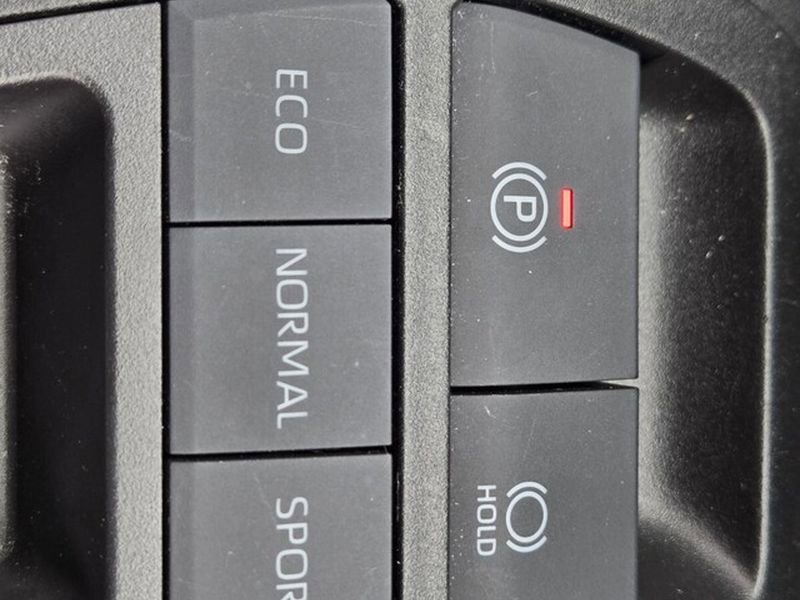 Used 2021 Toyota RAV4 Limited image 24