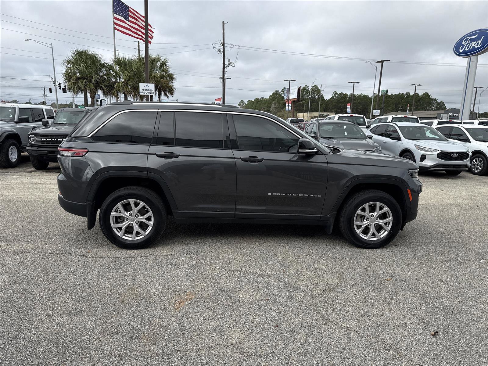 Used 2022 Jeep Grand Cherokee Limited w/ MOPAR Finishing Package image 7