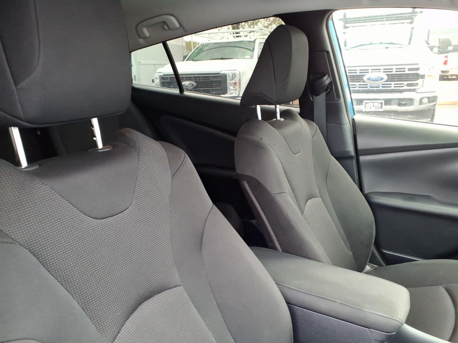 Used 2021 Toyota Prius L Eco FWD image 13