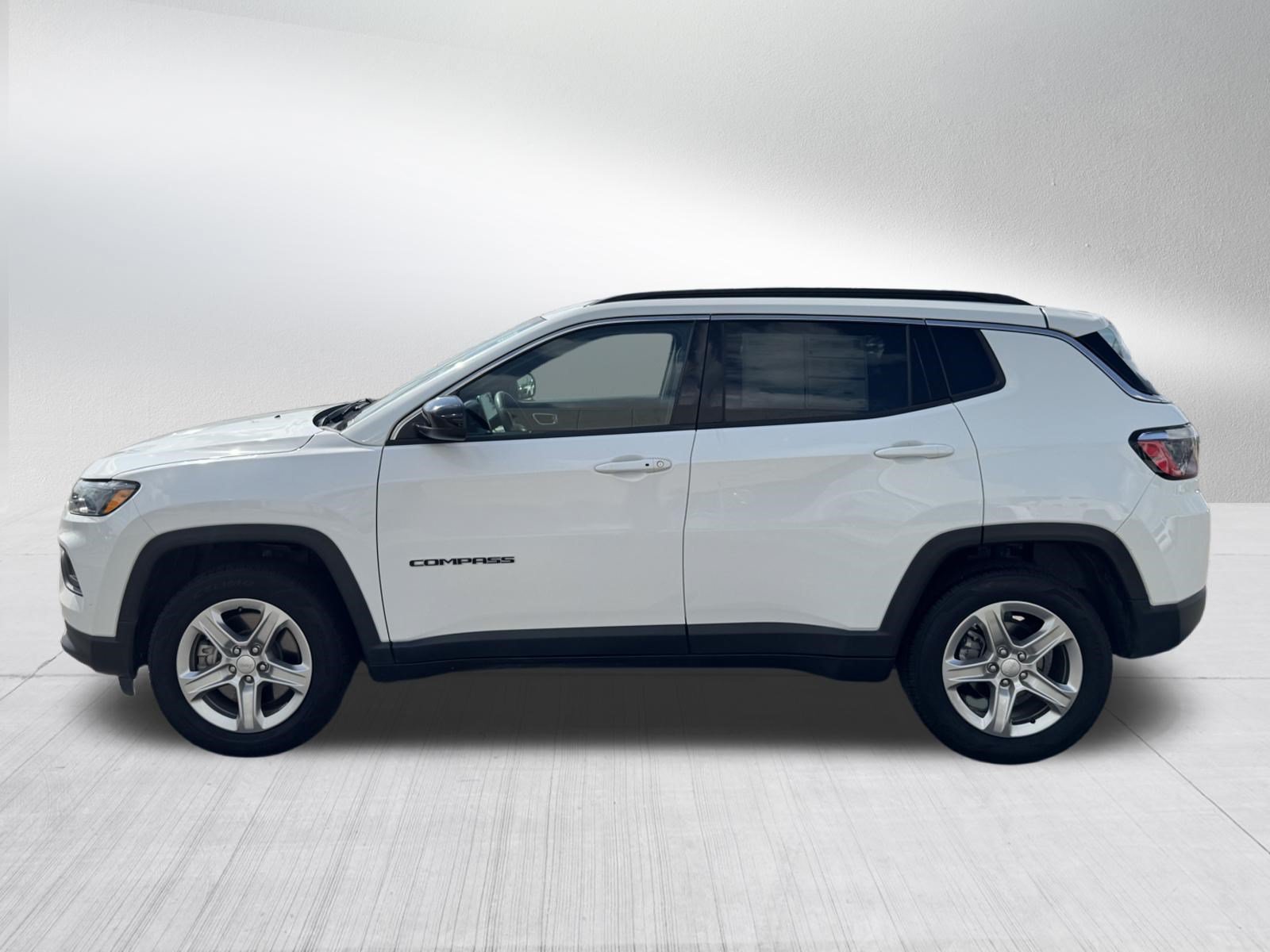 Used 2024 Jeep Compass Latitude AWD/4WD image 4