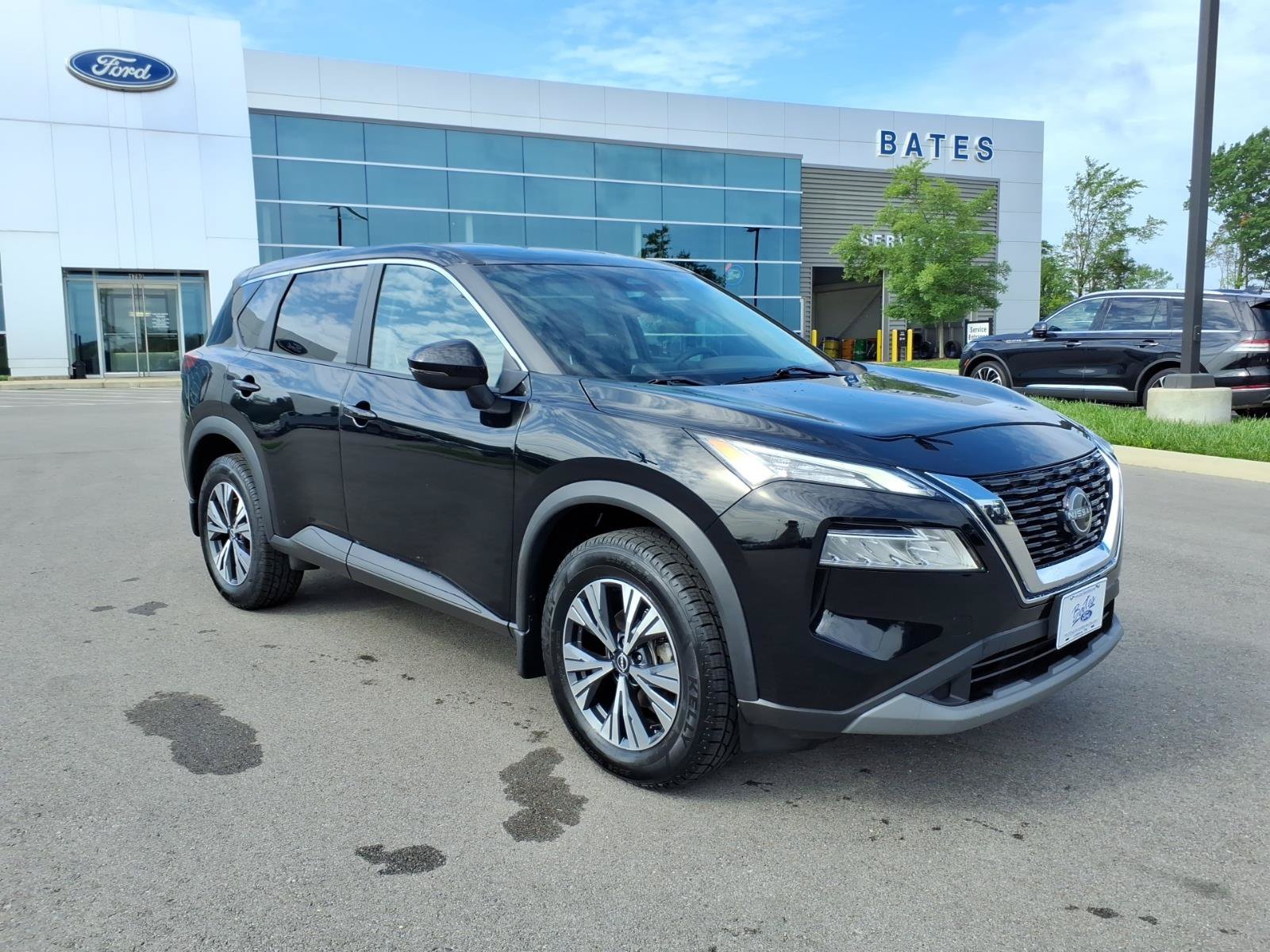 Used 2022 Nissan Rogue SV AWD/4WD image 1