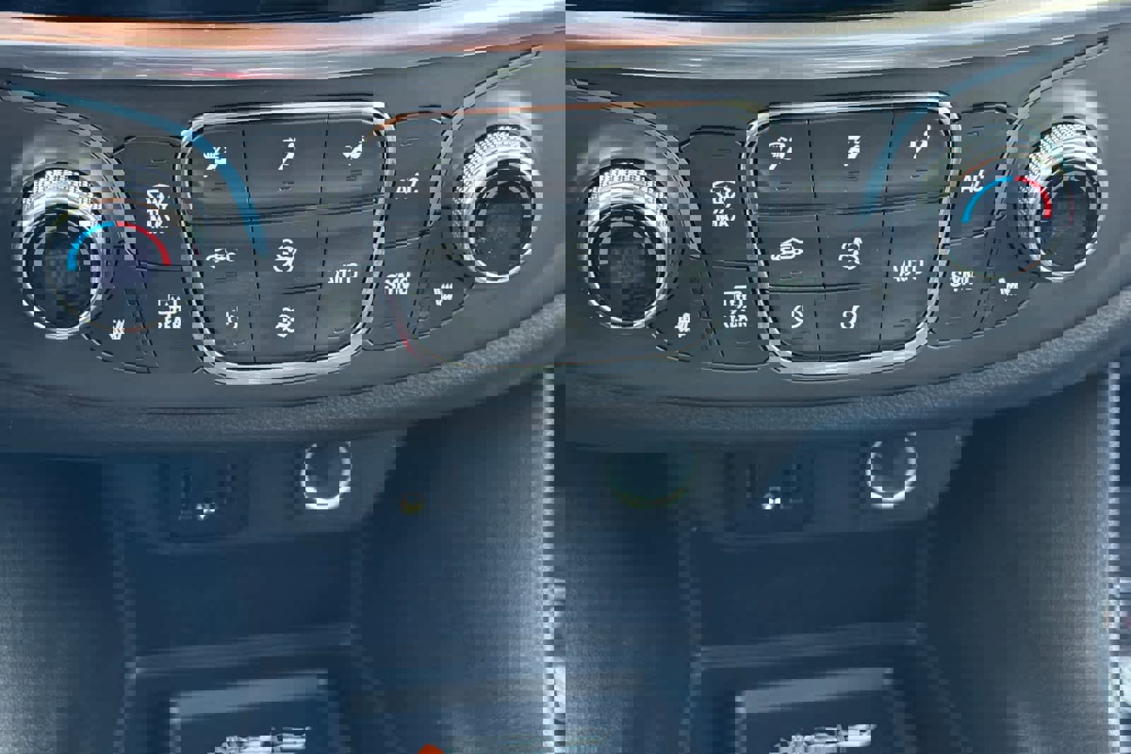 Used 2022 Chevrolet Traverse LT image 21