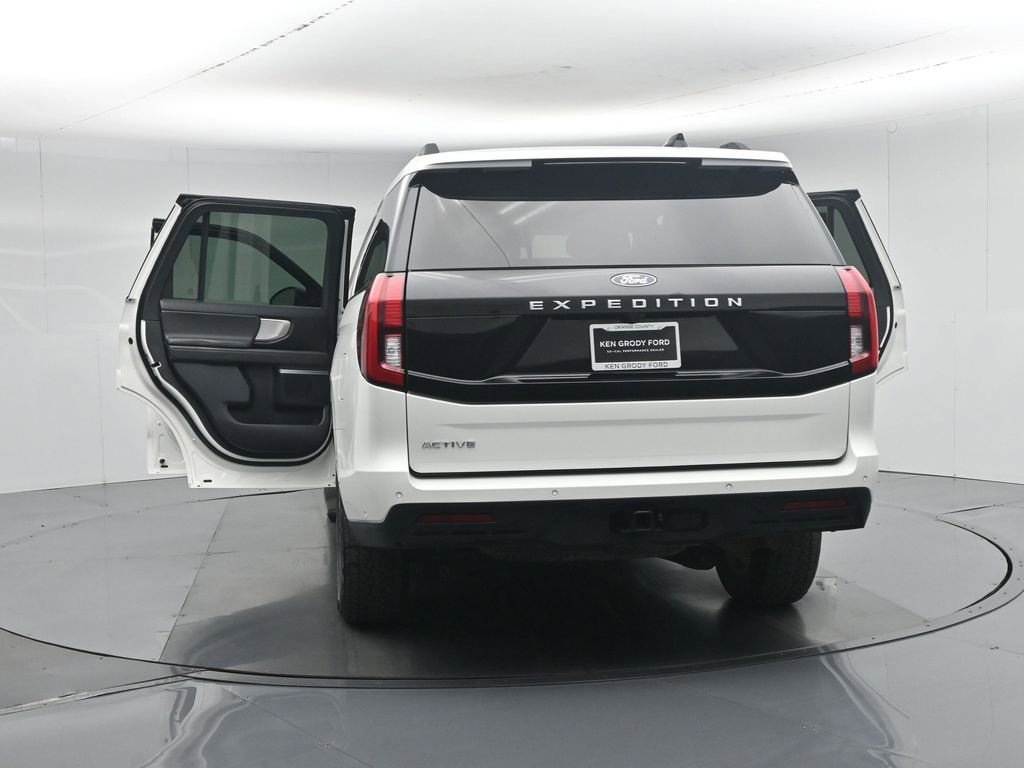 Certified 2025 Ford Expedition Active AWD/4WD image 35