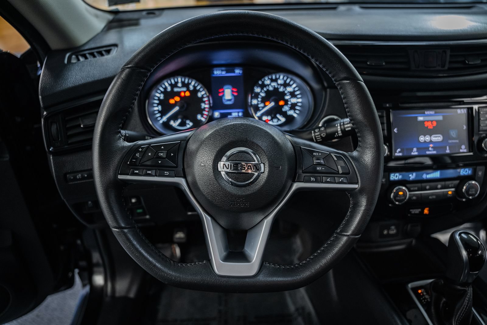 Used 2020 Nissan Rogue SV FWD image 31