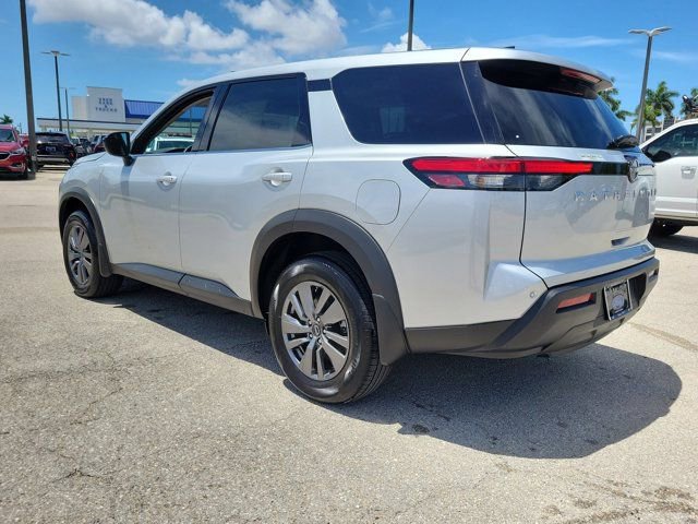Used 2025 Nissan Pathfinder S FWD image 4
