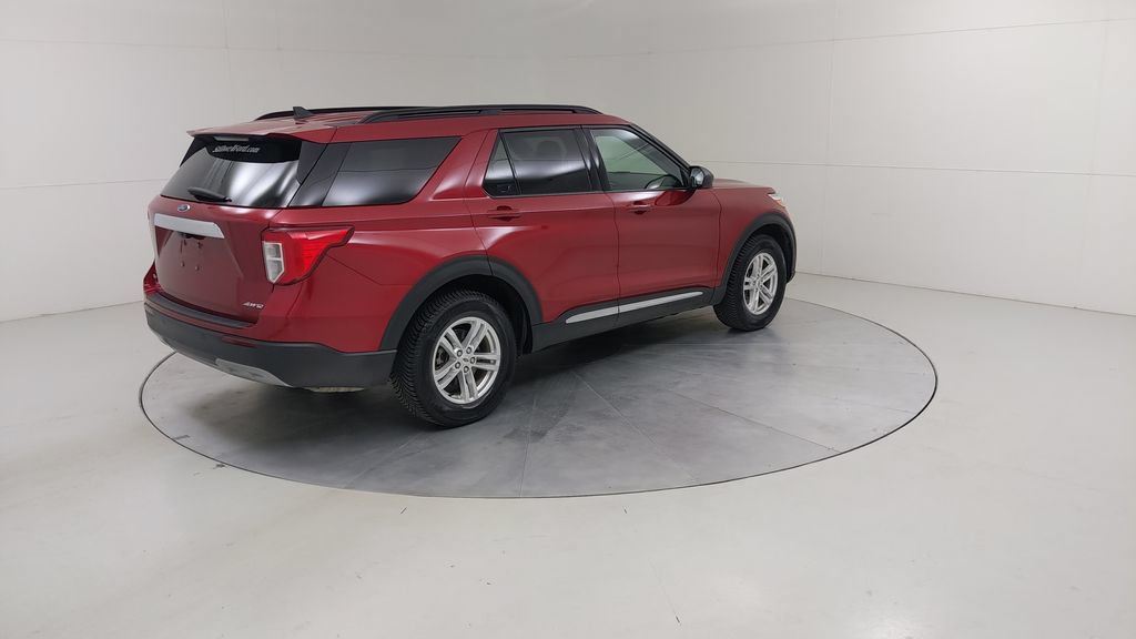 Certified 2022 Ford Explorer XLT w/ Equipment Group 202A AWD/4WD image 14