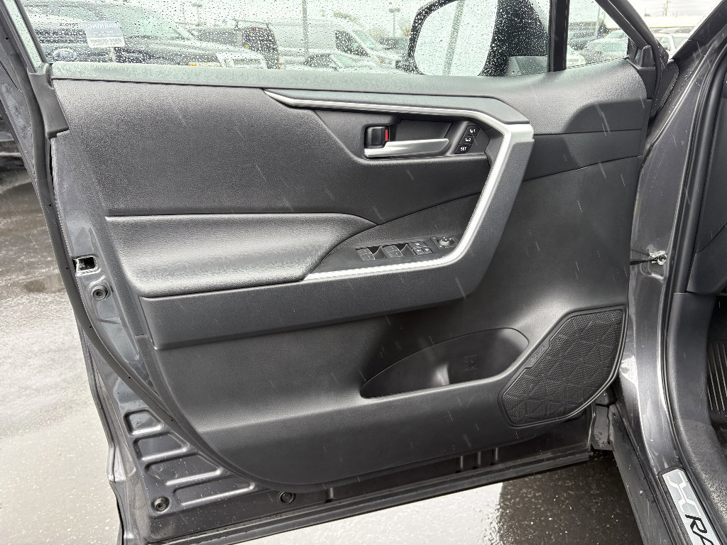 Used 2025 Toyota RAV4 XLE Premium w/ Weather Package AWD/4WD image 15