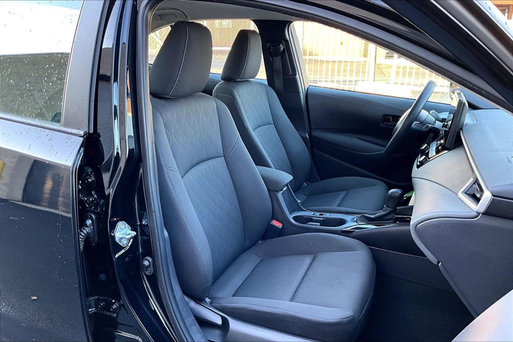Used 2025 Toyota Corolla LE FWD image 7