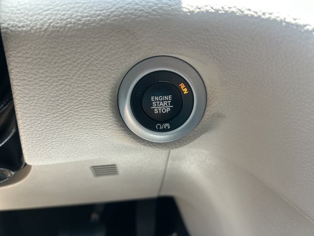 Used 2020 Chrysler Pacifica Limited w/ Advanced Safetytec Group FWD image 32