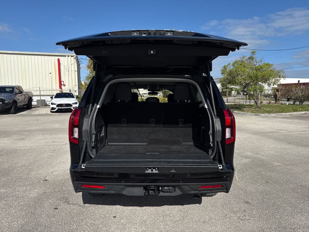 Certified 2025 Ford Expedition Active image 30