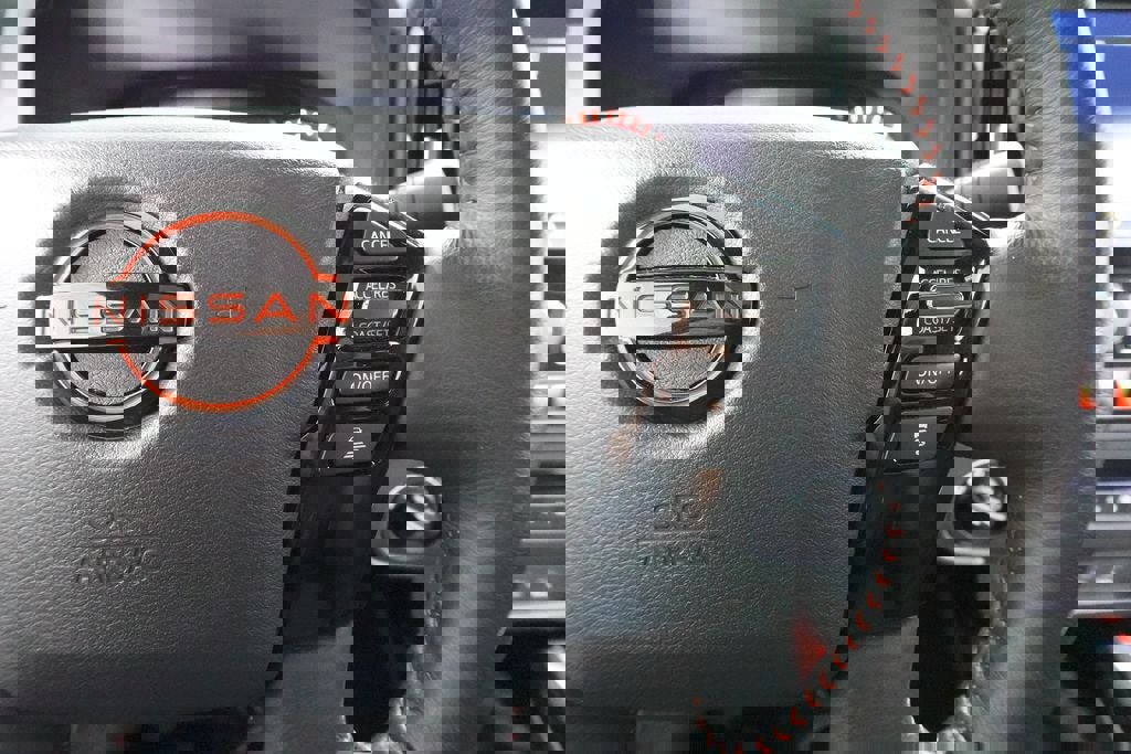 Used 2025 Nissan Frontier PRO-4X w/ Pro Premium Package AWD/4WD image 14