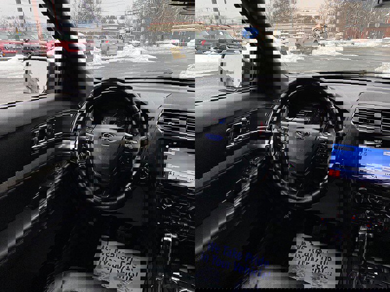 Certified 2018 Ford Explorer XLT w/ Equipment Group 202A image 20