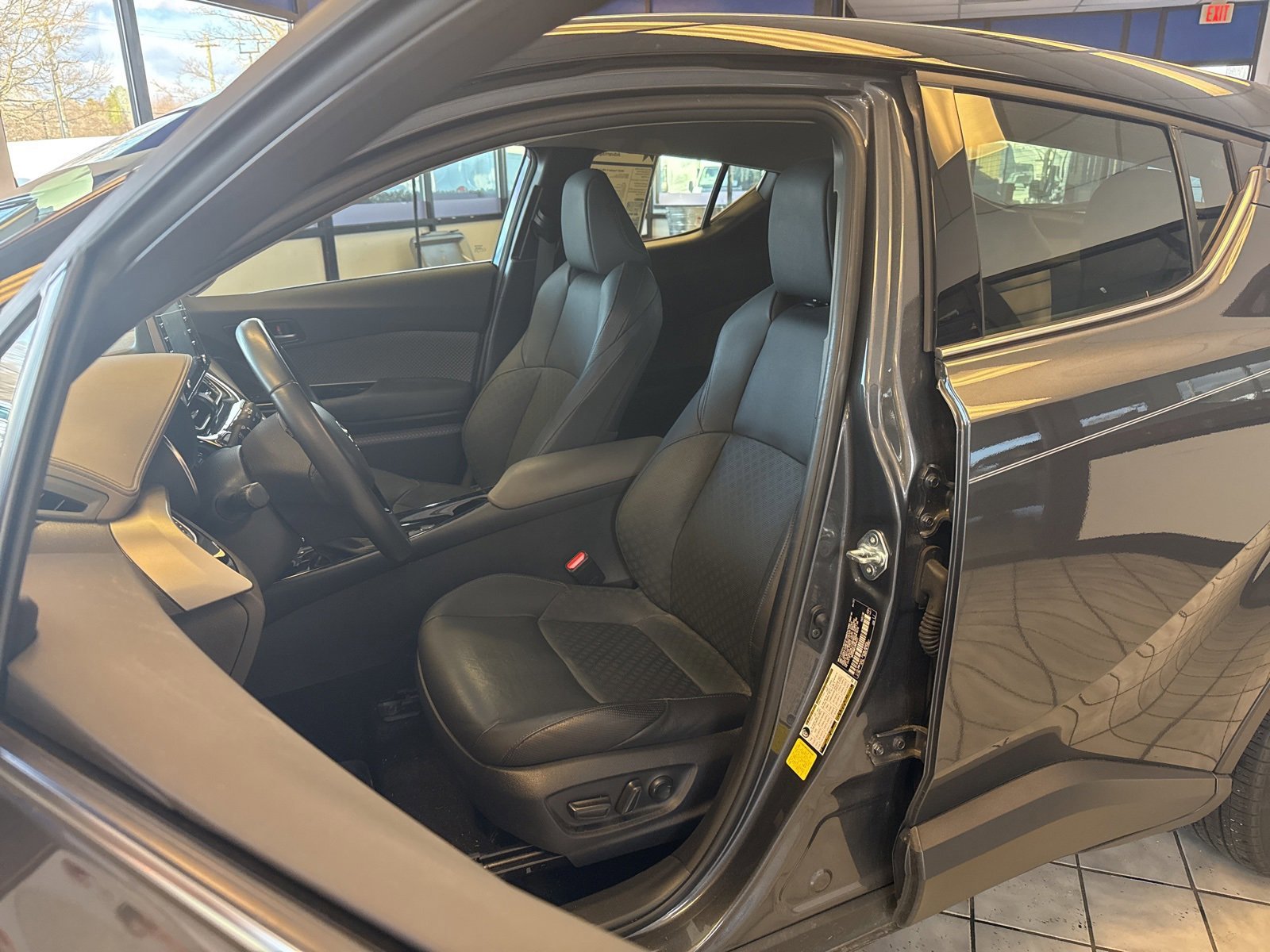 Used 2022 Toyota C-HR Limited image 17