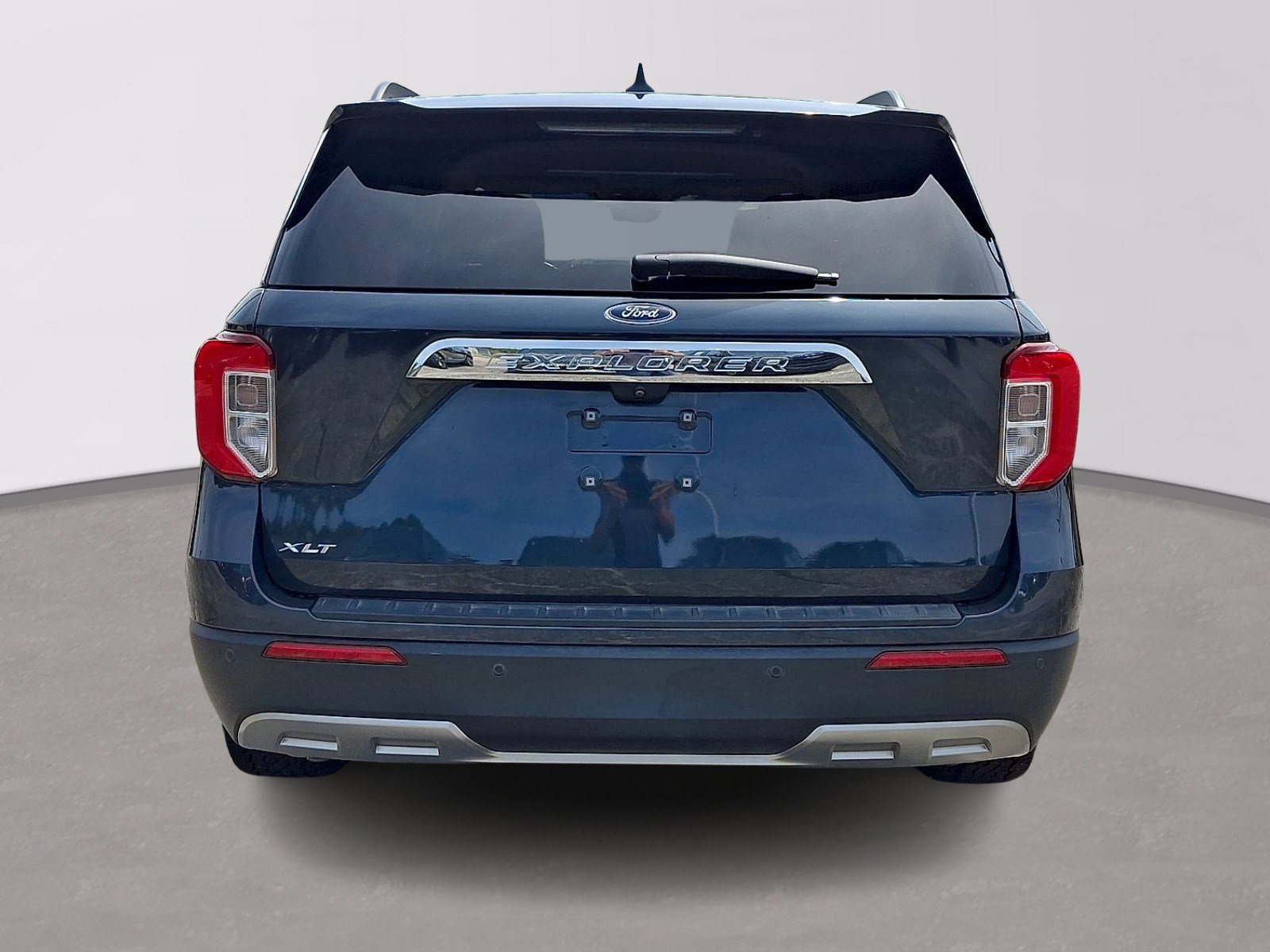 Certified 2022 Ford Explorer XLT w/ Equipment Group 202A RWD image 5
