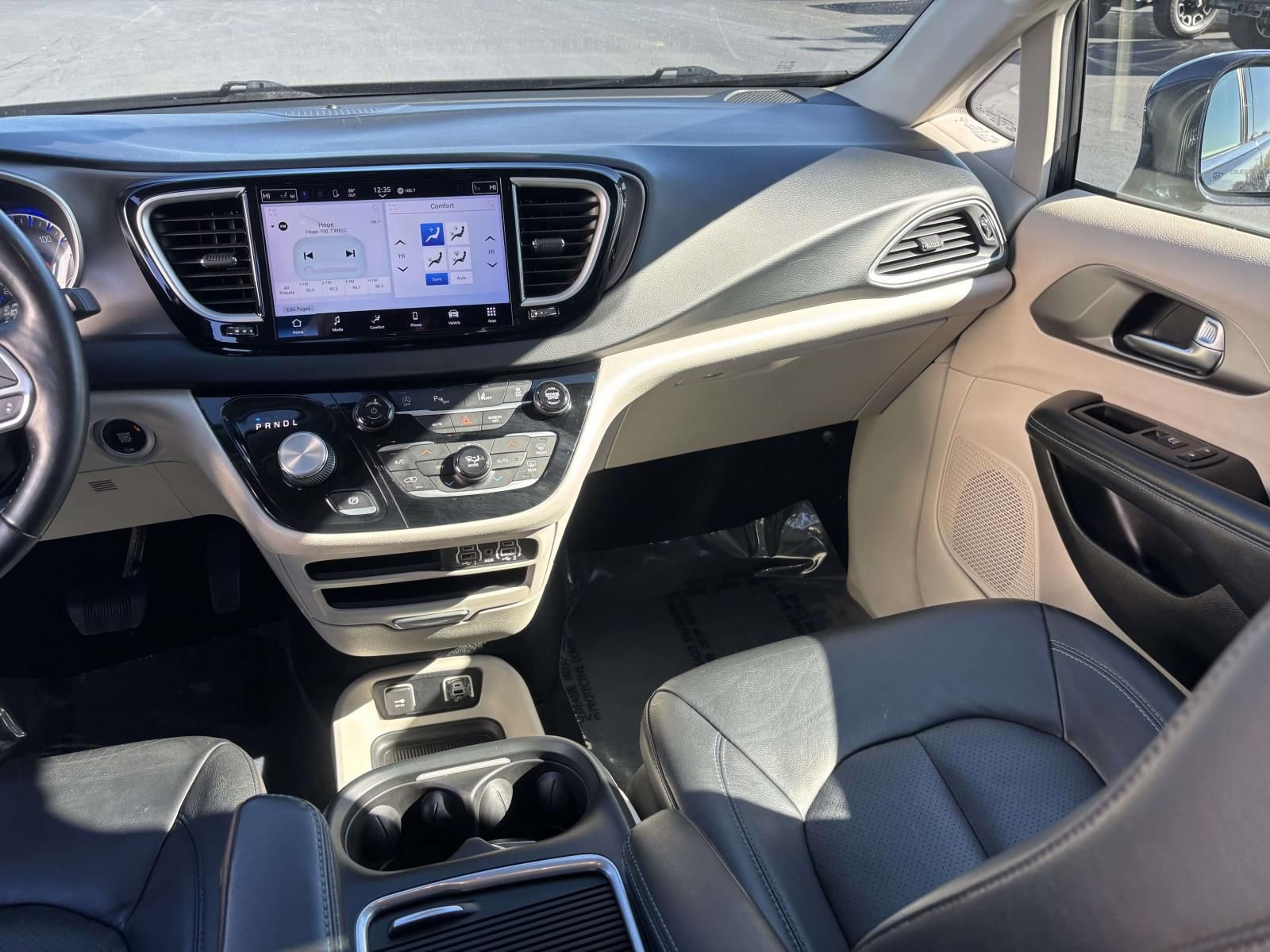 Used 2021 Chrysler Pacifica Touring-L image 32