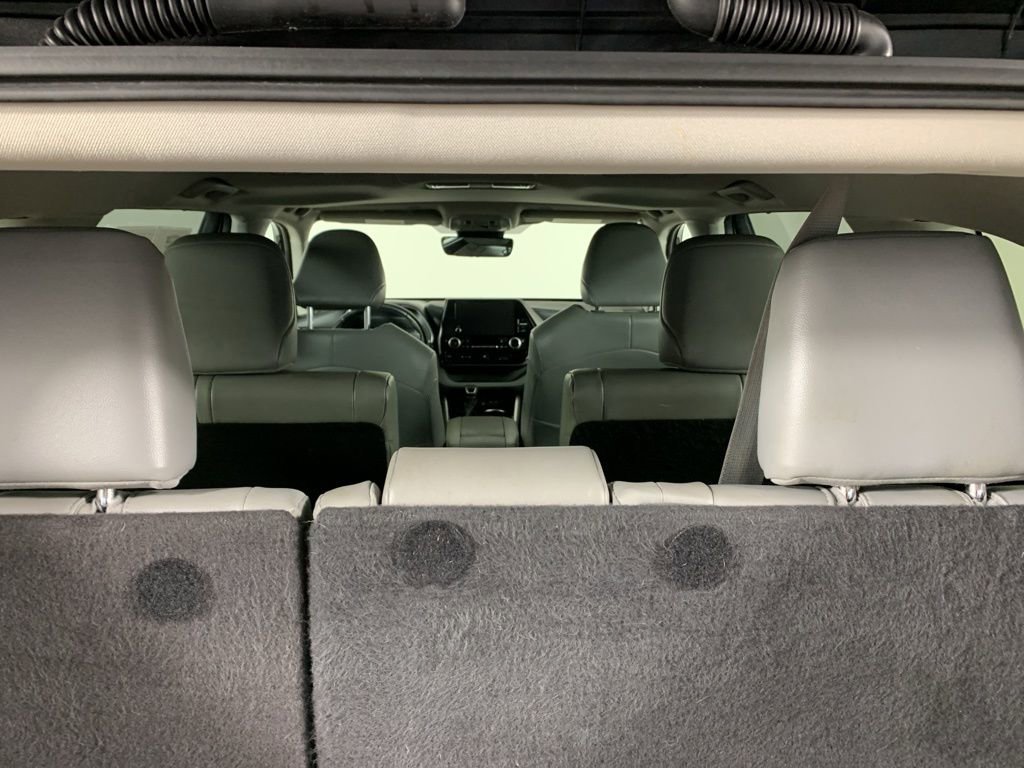 Used 2023 Toyota Highlander XLE AWD/4WD image 14