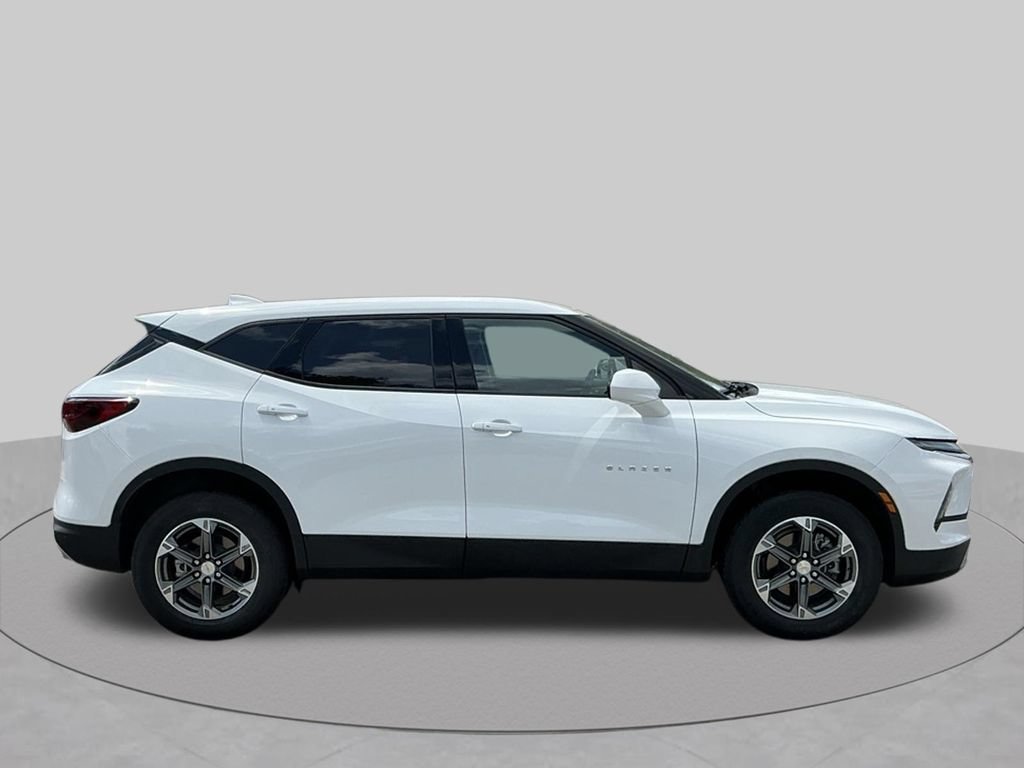 Used 2025 Chevrolet Blazer LT FWD image 8