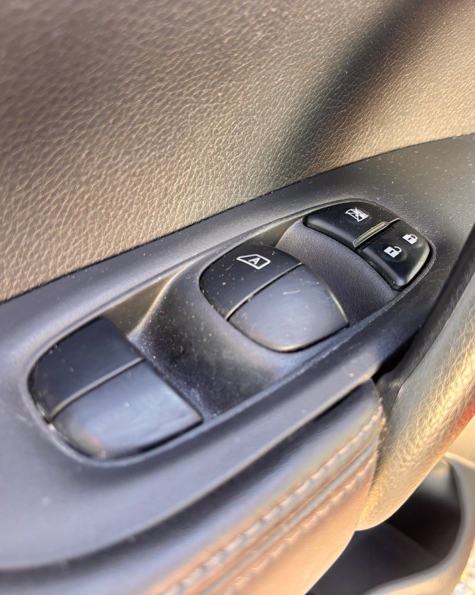 Used 2017 Nissan Rogue Sport SL w/ SL Premium Package image 26