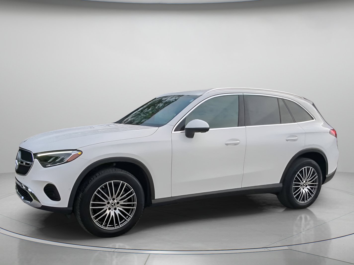 Used 2025 Mercedes-Benz GLC 300 image 14