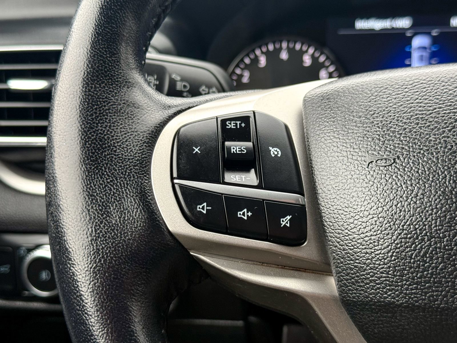 Certified 2022 Ford Explorer XLT w/ Equipment Group 202A image 41