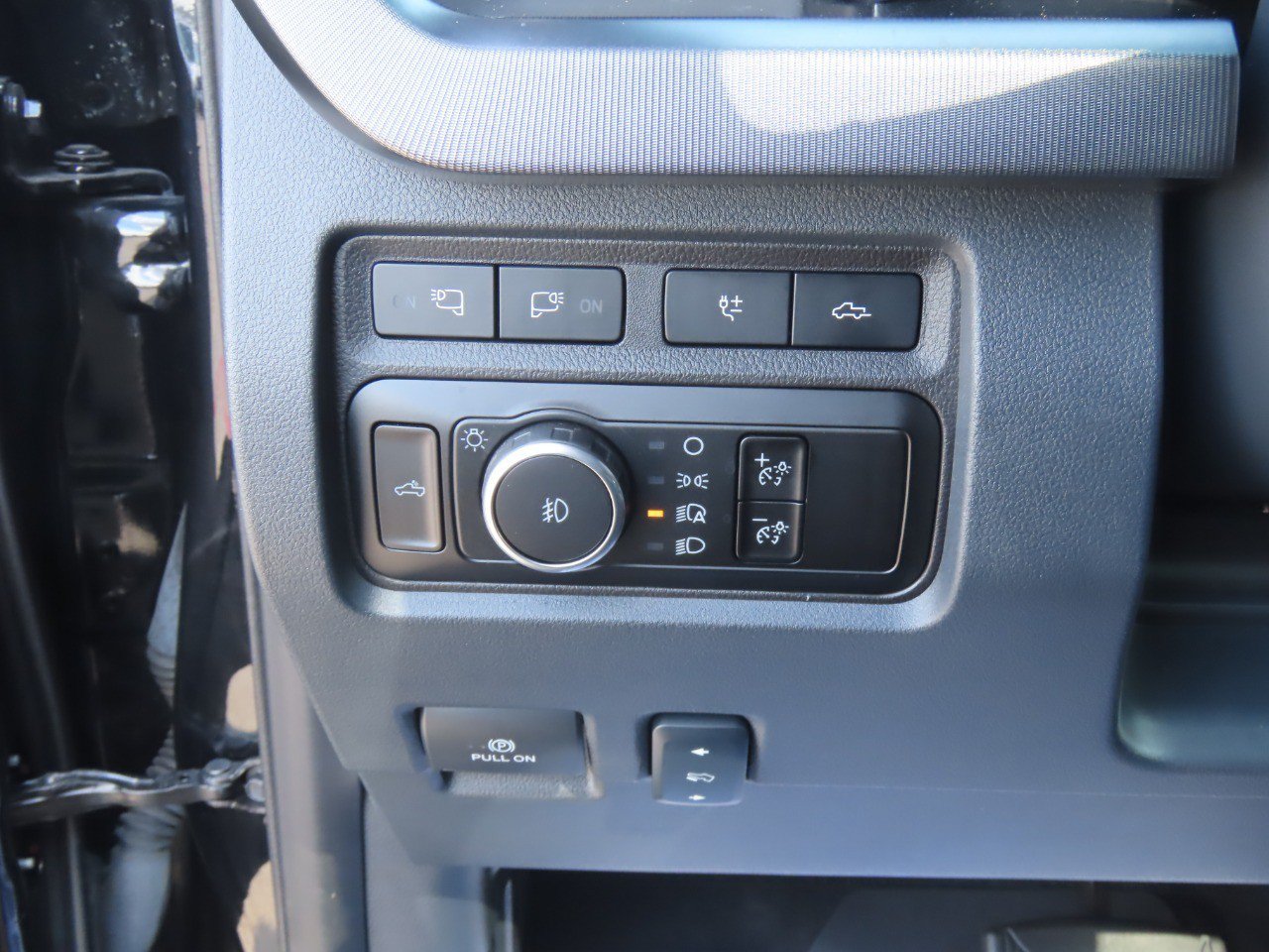 Certified 2024 Ford F350 Platinum w/ Tremor Off-Road Package AWD/4WD image 24
