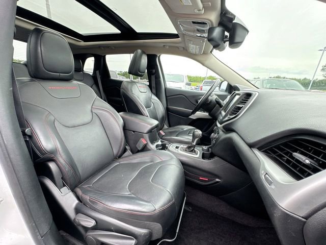 Used 2017 Jeep Cherokee Trailhawk AWD/4WD image 26