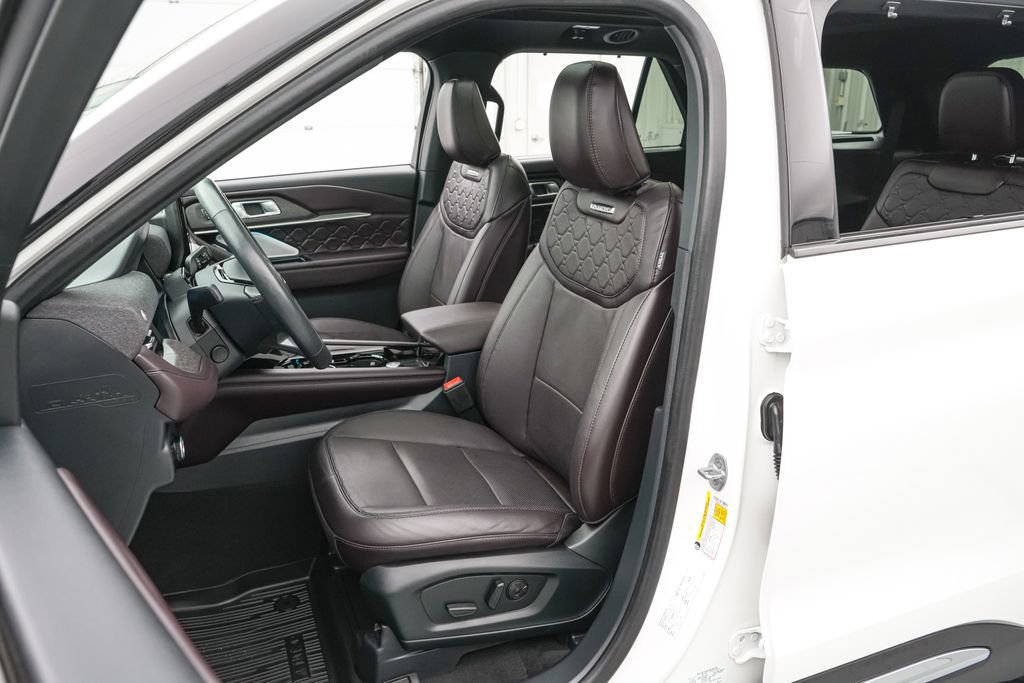 Certified 2025 Ford Explorer Platinum w/ Ultimate Package AWD/4WD image 12