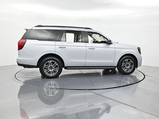 Certified 2025 Ford Expedition Active AWD/4WD image 2