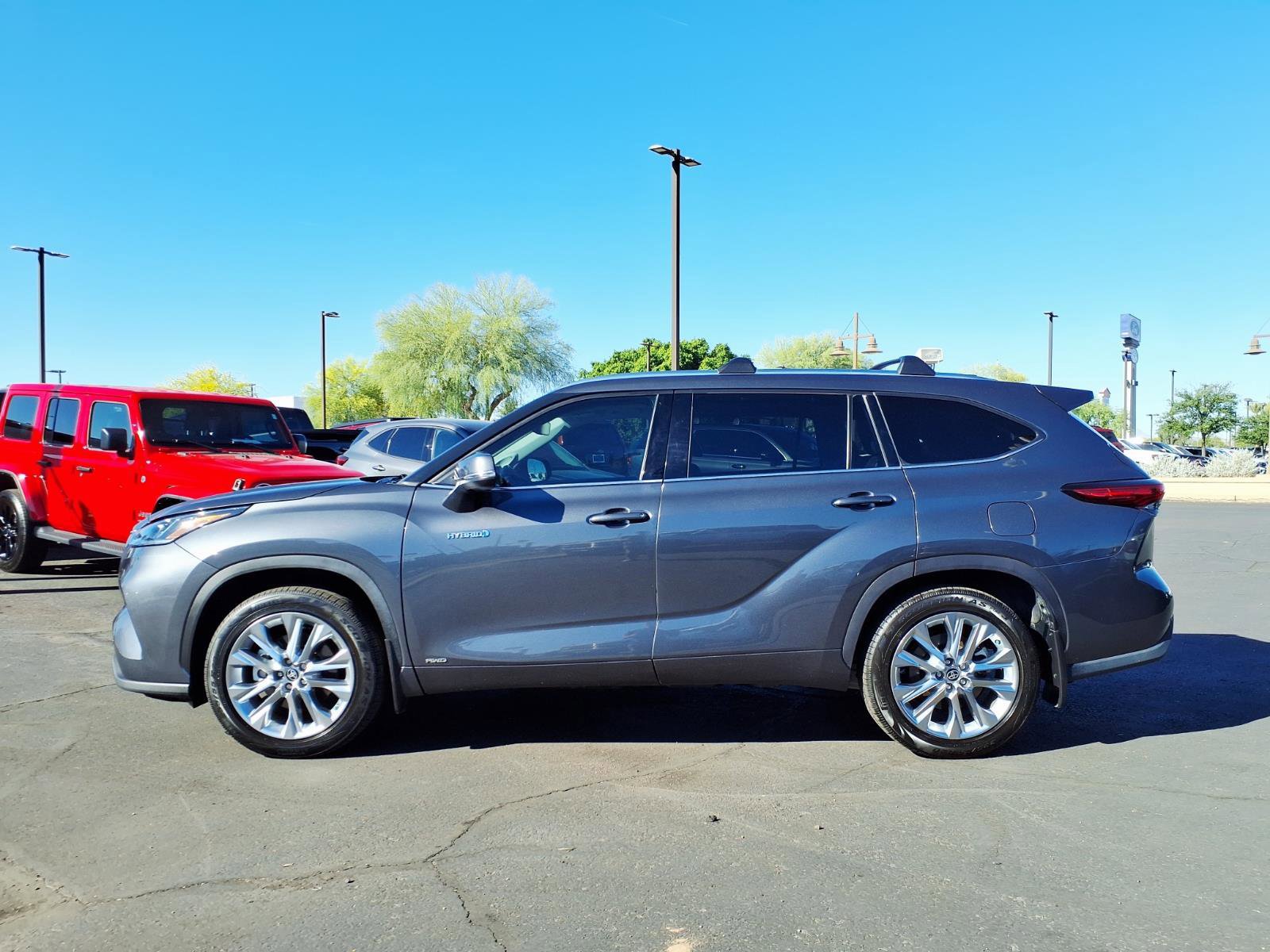 Used 2021 Toyota Highlander Limited image 6