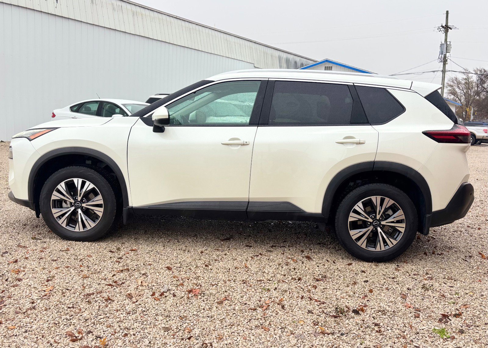 Used 2023 Nissan Rogue SV w/ SV Premium Package image 2