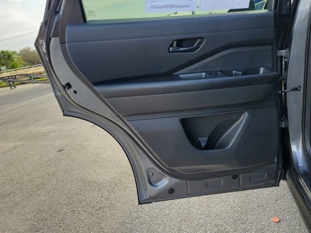 Used 2023 Nissan Pathfinder SV image 14