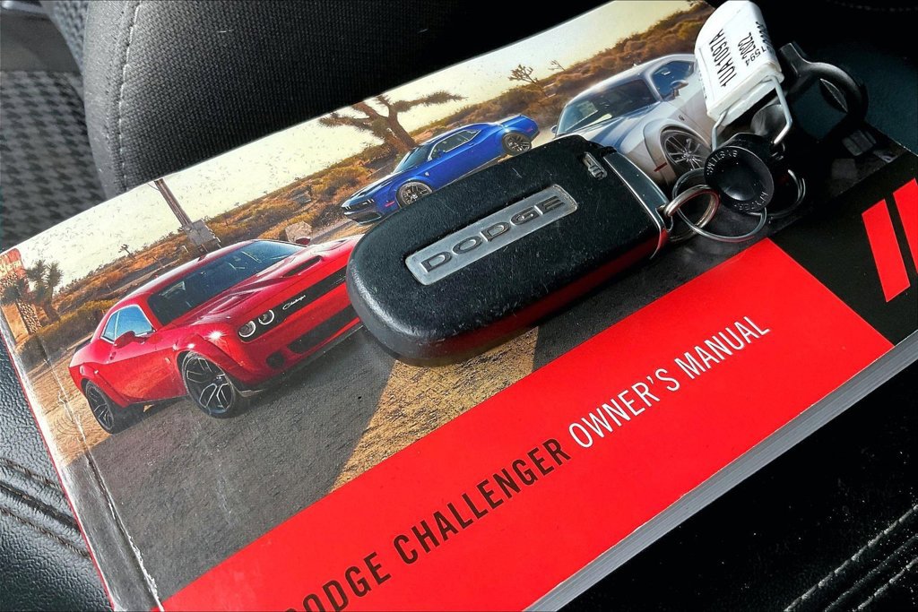 Used 2022 Dodge Challenger R/T RWD image 11