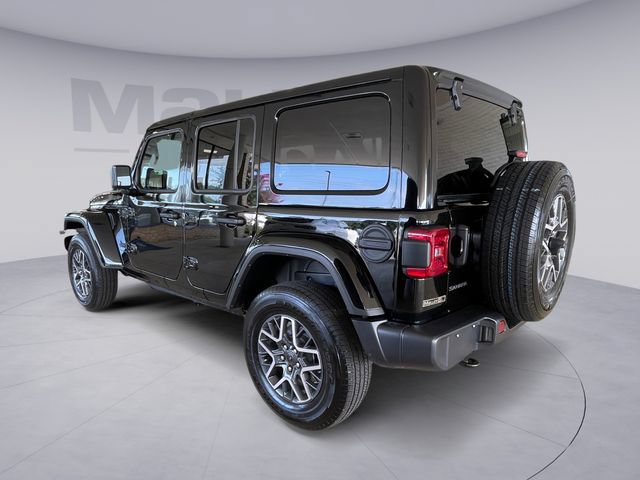 Used 2025 Jeep Wrangler Unlimited Sahara AWD/4WD image 3