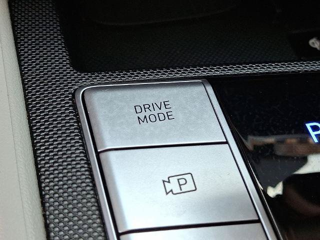 Used 2024 Hyundai Elantra Limited FWD image 25