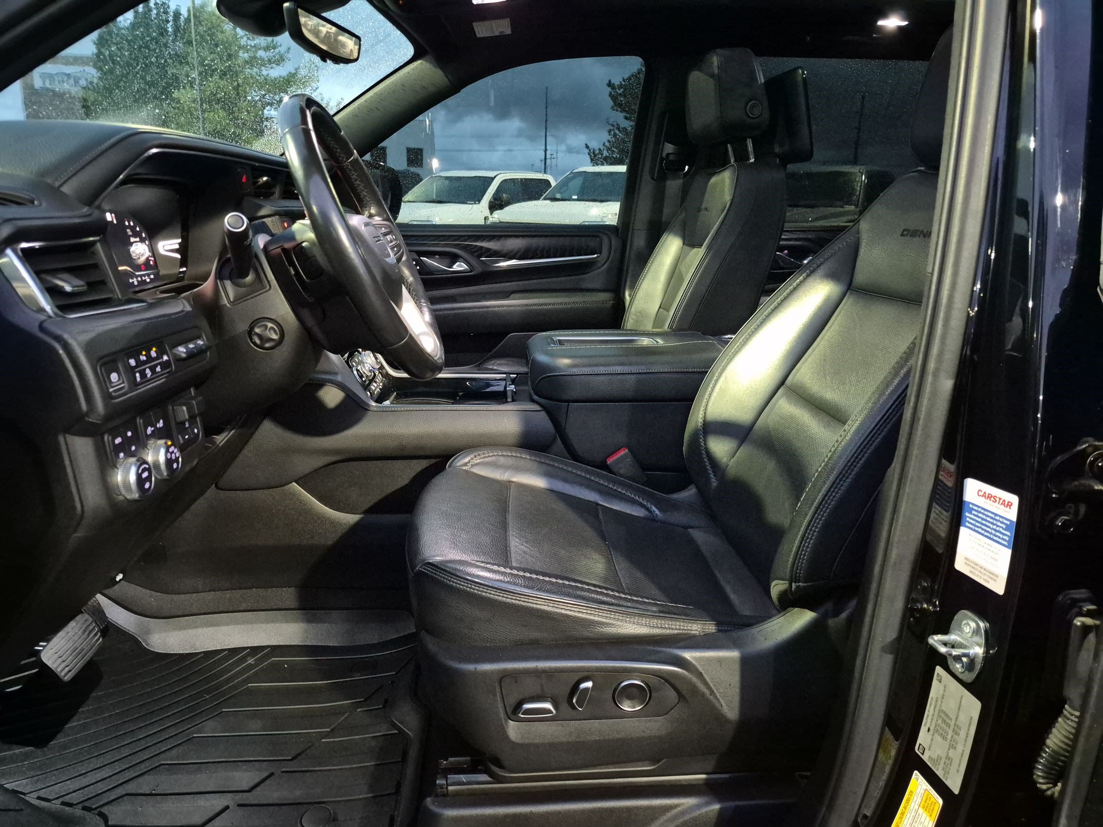 Used 2023 GMC Yukon XL Denali w/ Denali Reserve Package AWD/4WD image 18