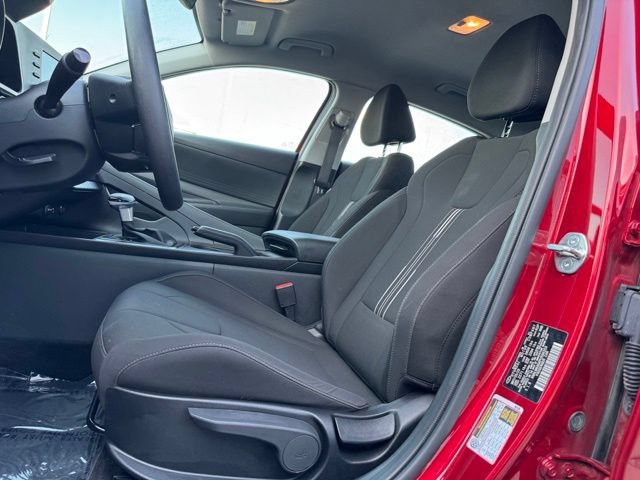Used 2023 Hyundai Elantra SEL w/ Preferred Accessory Package FWD image 5